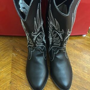 Cowgirl Boots- Size 7.5